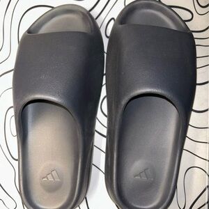 Yeezy Slides Black